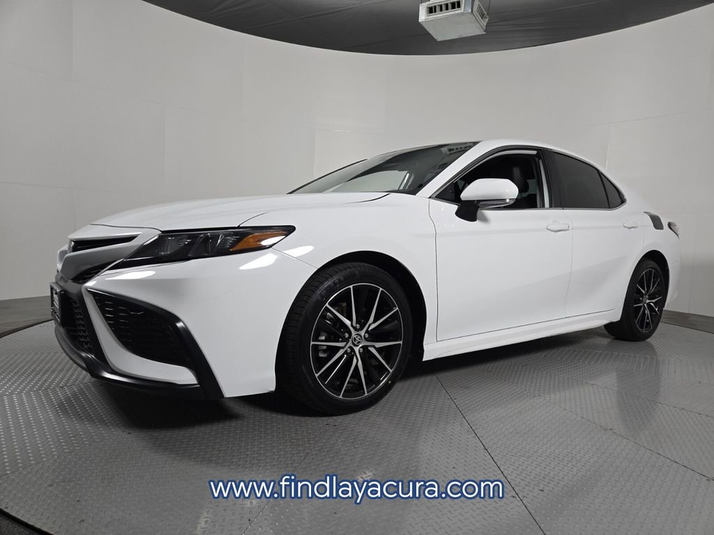 Used 2024 Toyota Camry SE FWD image 2