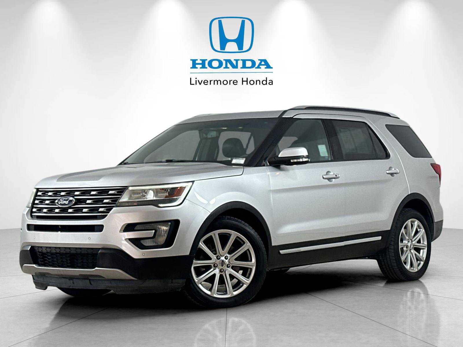 Used 2016 Ford Explorer Limited FWD image 2