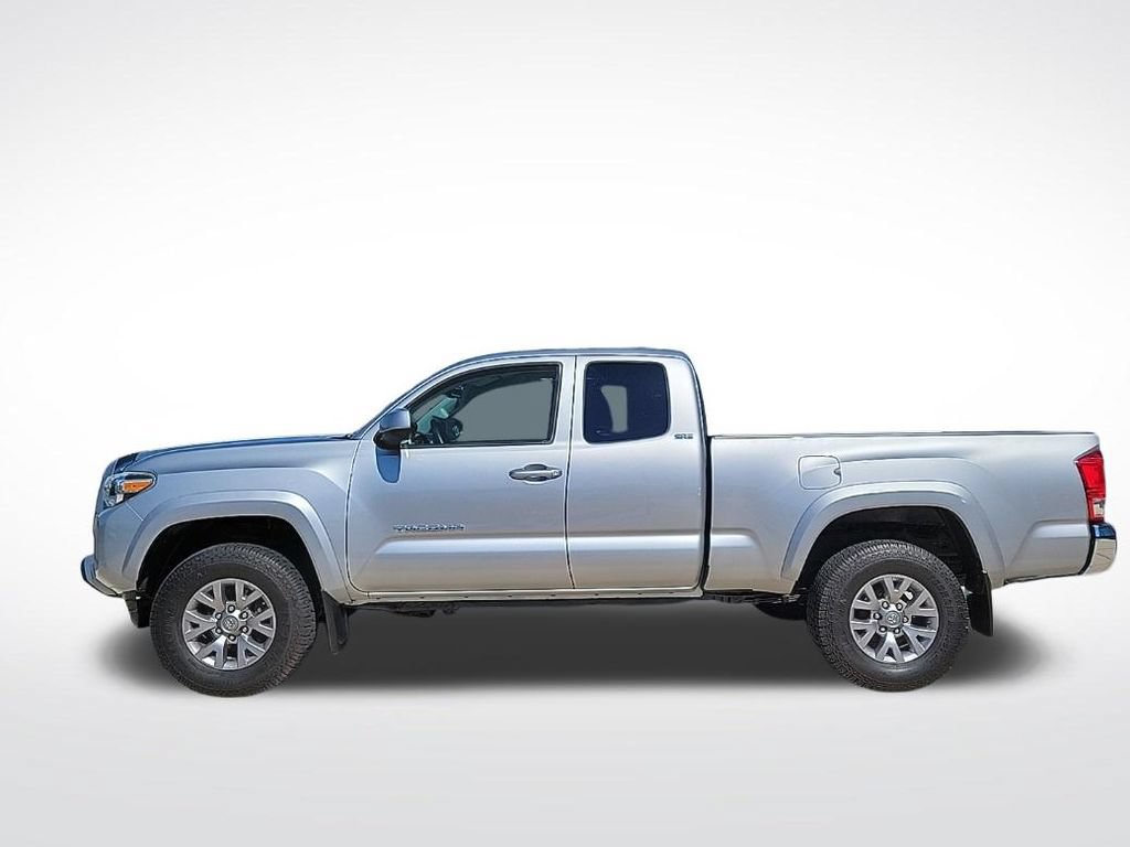 Used 2017 Toyota Tacoma SR5 AWD/4WD image 5