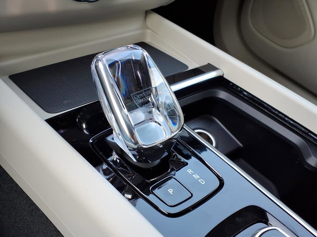 New 2026 Volvo XC60 B5 Ultra w/ Protection Package Premier image 20