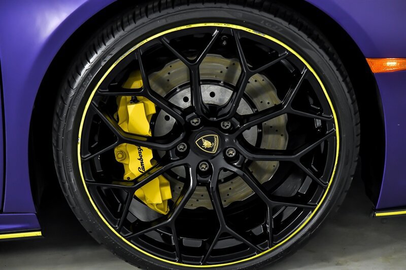 Used 2021 Lamborghini Huracan EVO RWD image 17