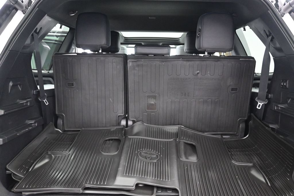Certified 2025 Toyota Sequoia Platinum AWD/4WD image 32