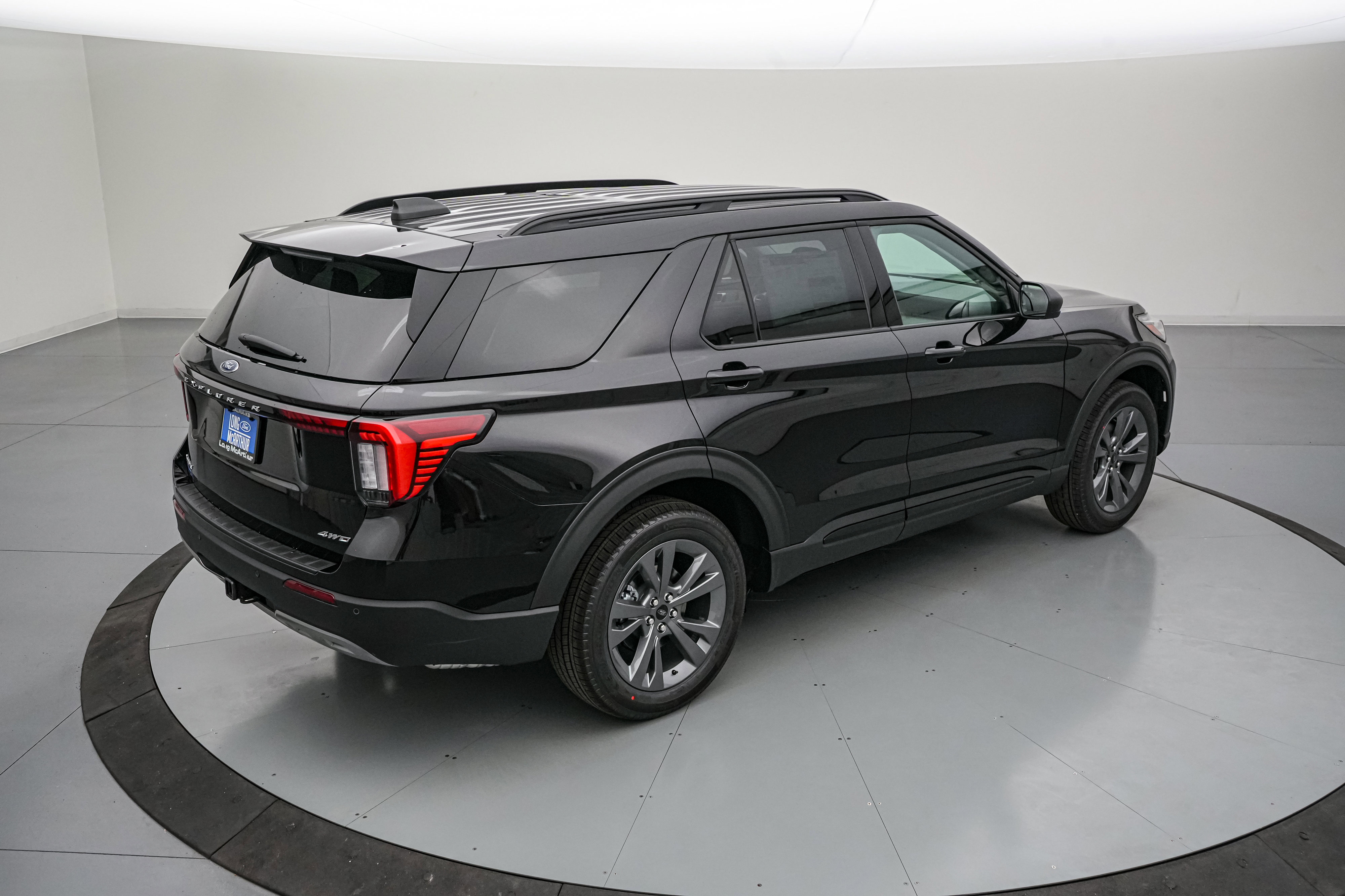 New 2026 Ford Explorer Active AWD/4WD image 4