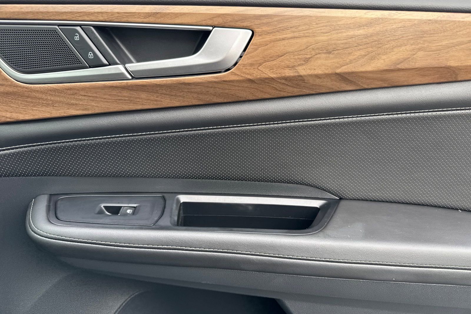 Used 2025 Volkswagen Atlas SE image 20