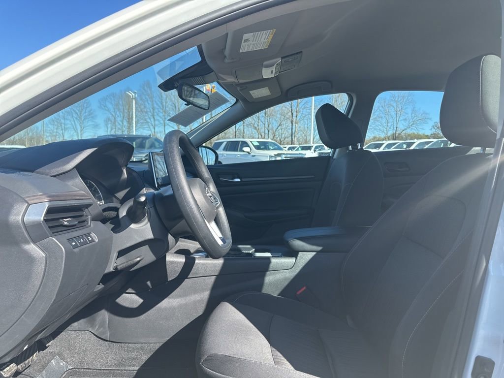 Used 2025 Nissan Altima 2.5 SV image 9