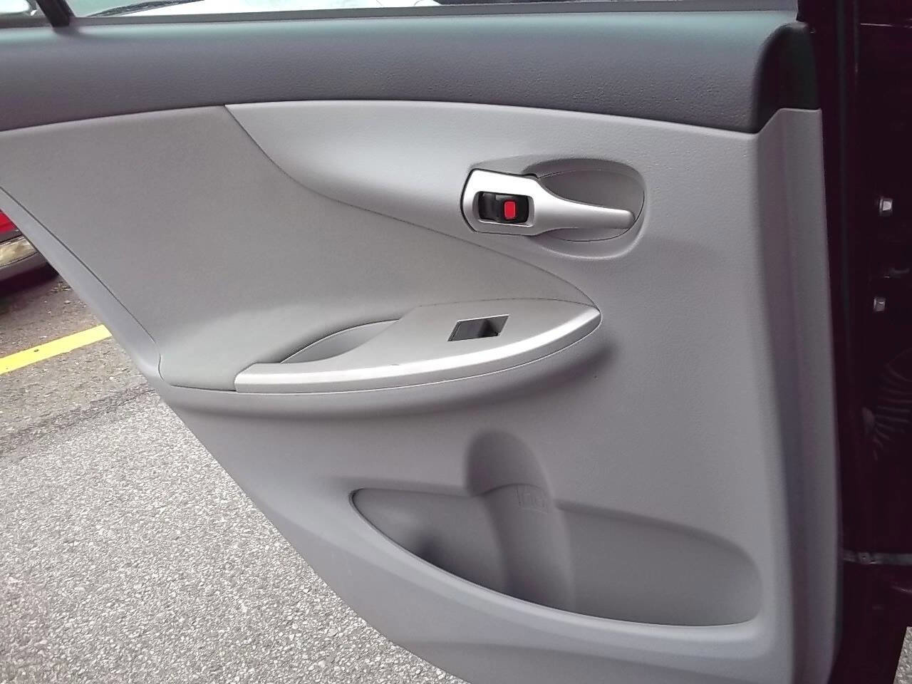 Used 2011 Toyota Corolla LE w/ Premium Pkg FWD image 12