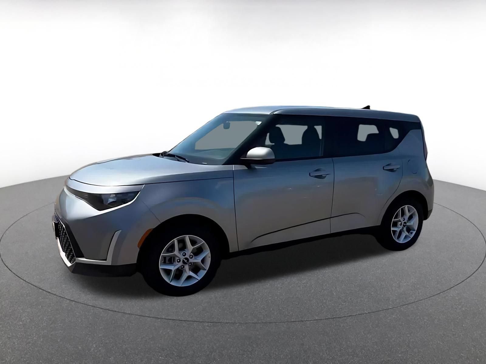 Used 2025 Kia Soul LX w/ LX Technology Package FWD image 8