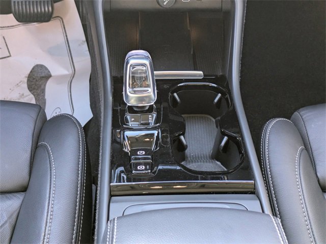 Used 2023 Volvo XC40 B5 Plus image 16