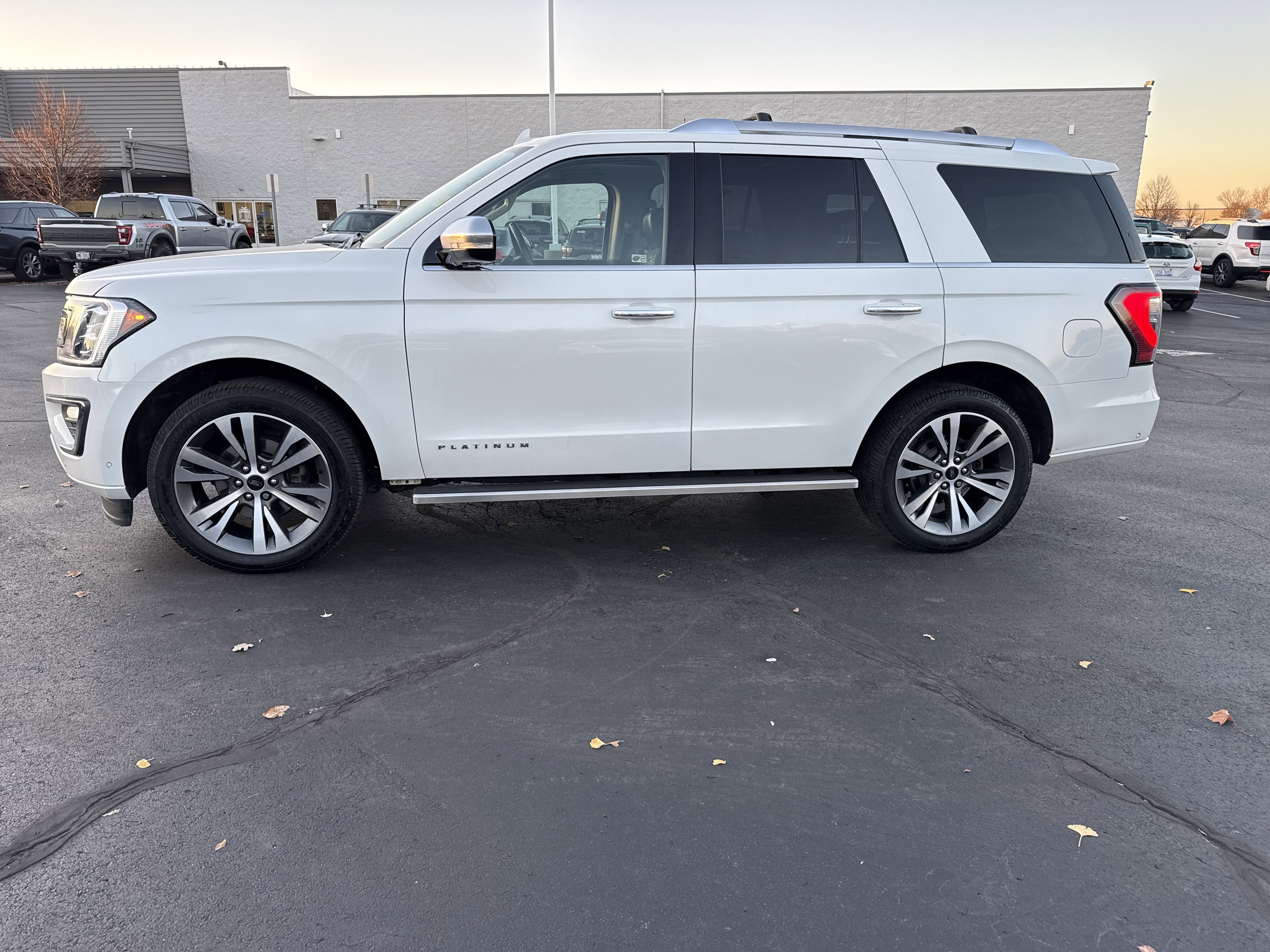 Used 2021 Ford Expedition Platinum image 3