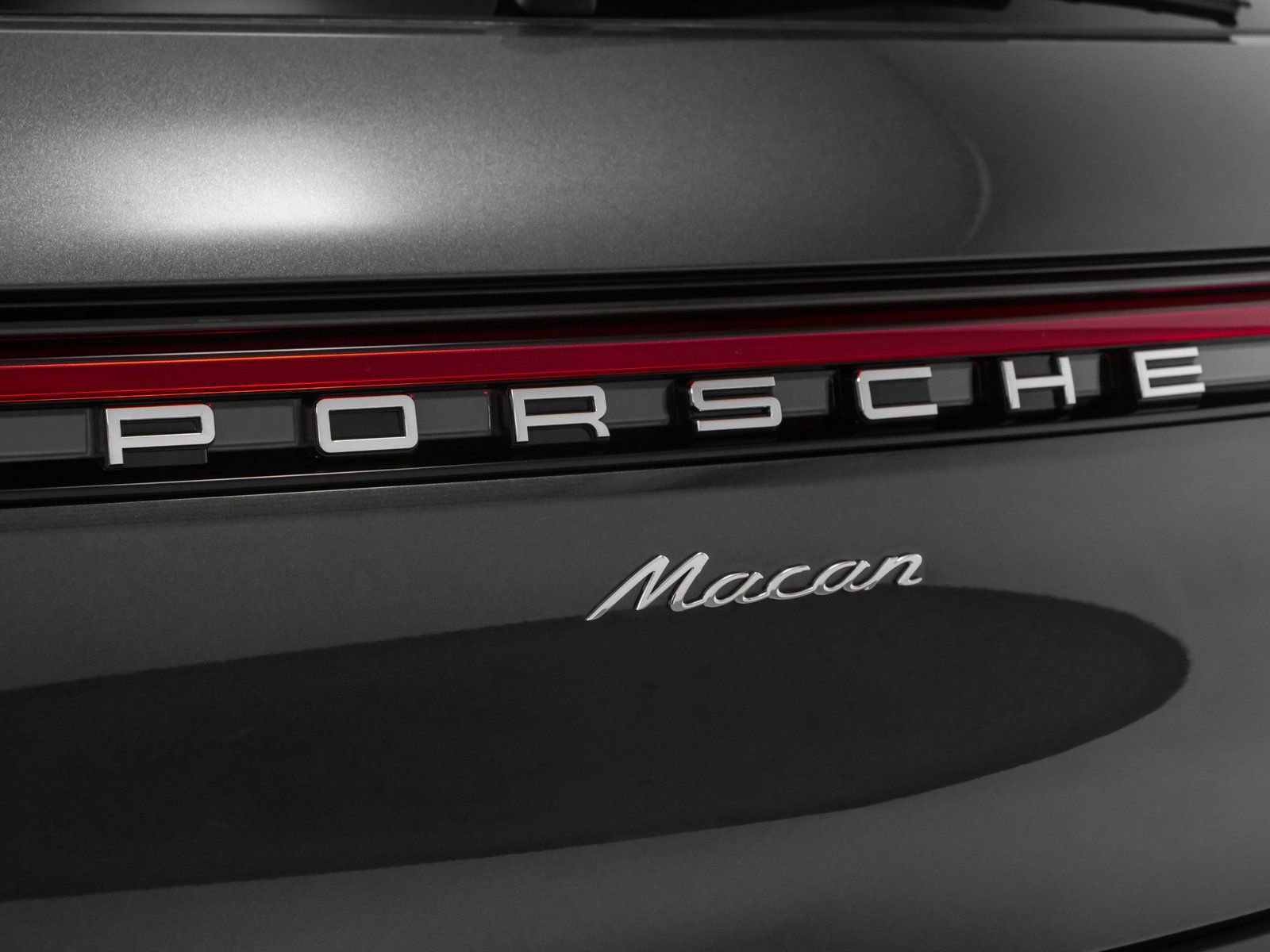 Certified 2025 Porsche Macan AWD/4WD image 15