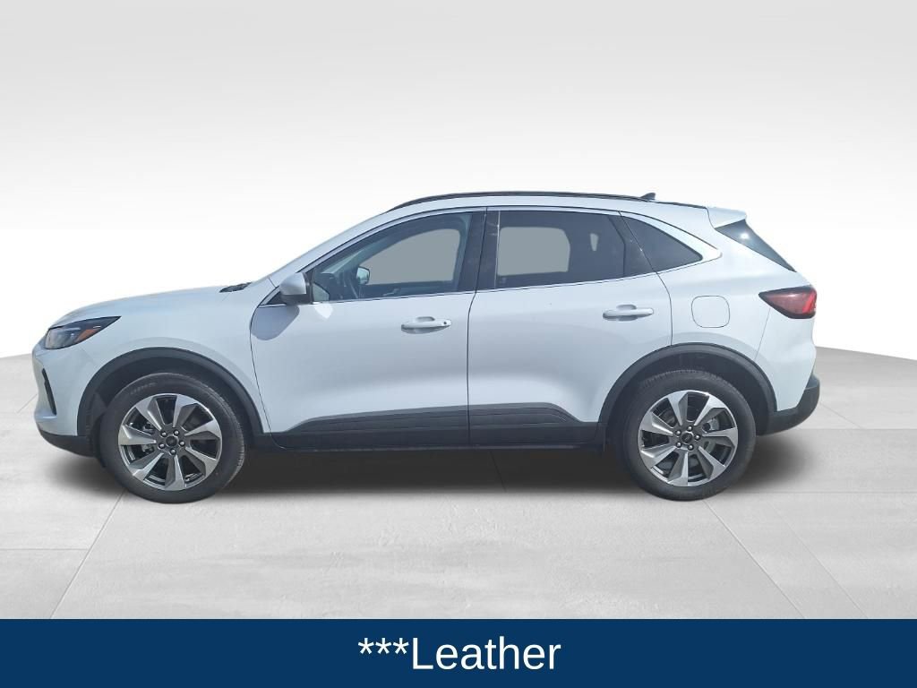 Used 2025 Ford Escape Platinum image 2