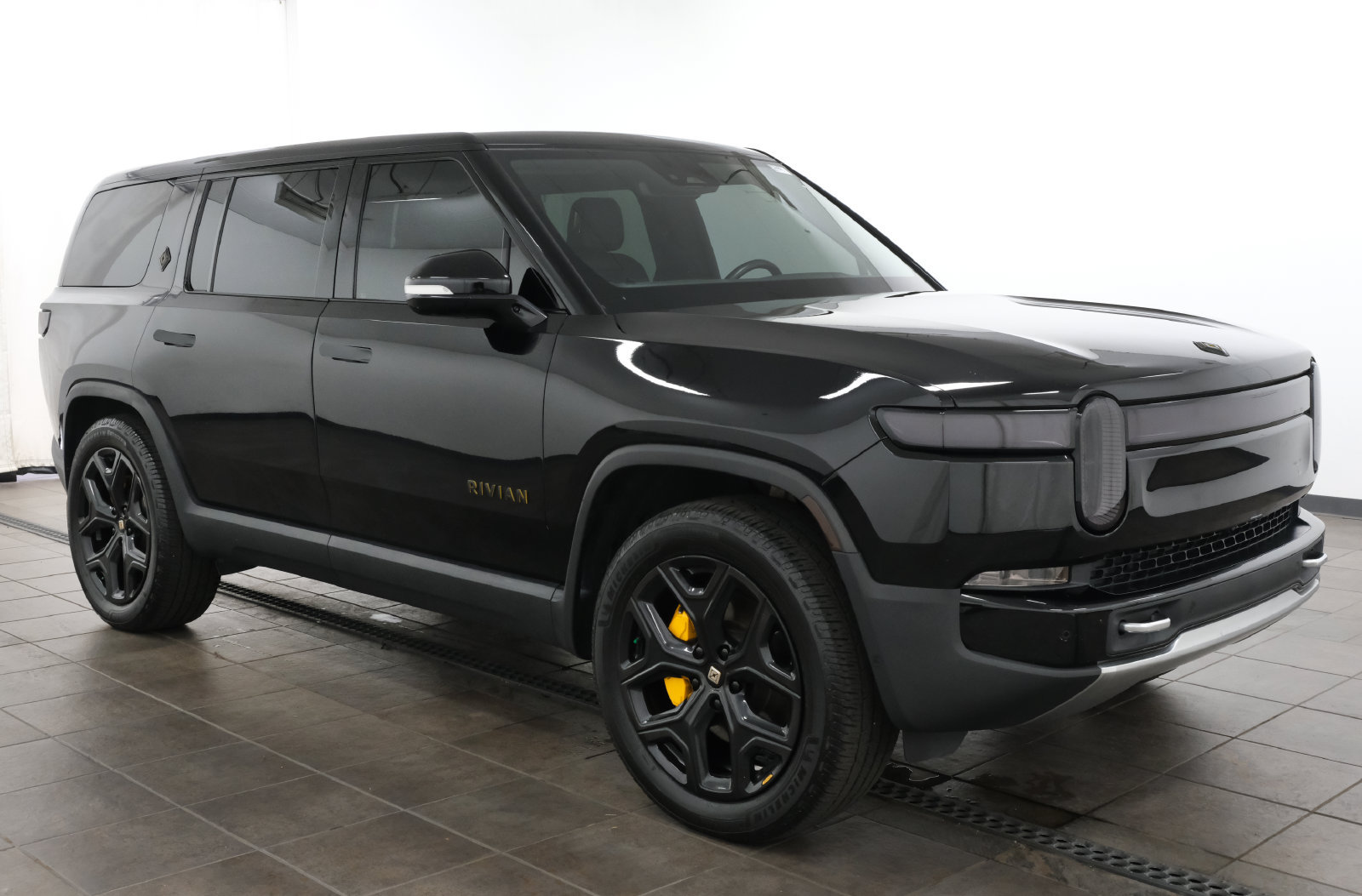 Used 2023 Rivian R1S Adventure Quad AWD/4WD image 8