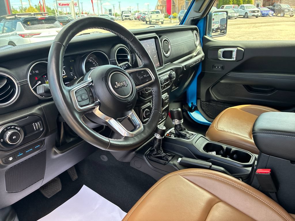 Used 2023 Jeep Wrangler Unlimited Rubicon 4xe w/ Cold Weather Group AWD/4WD image 16