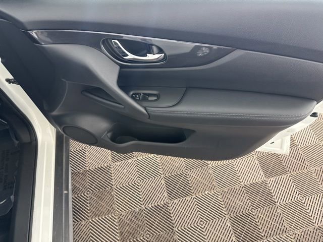 Used 2019 Nissan Rogue SV image 24