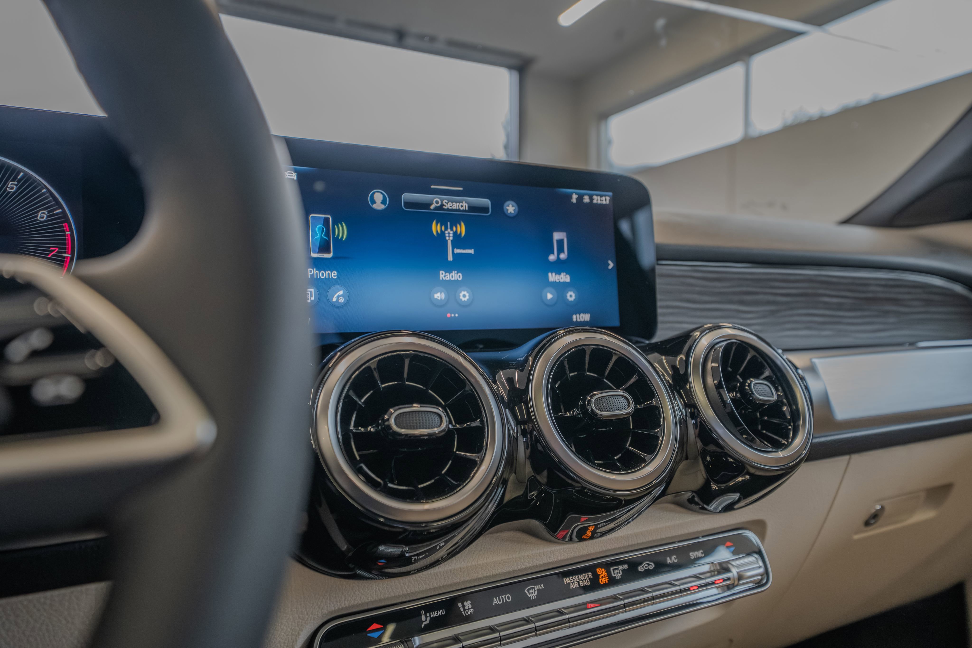Certified 2026 Mercedes-Benz GLB 250 4MATIC image 30