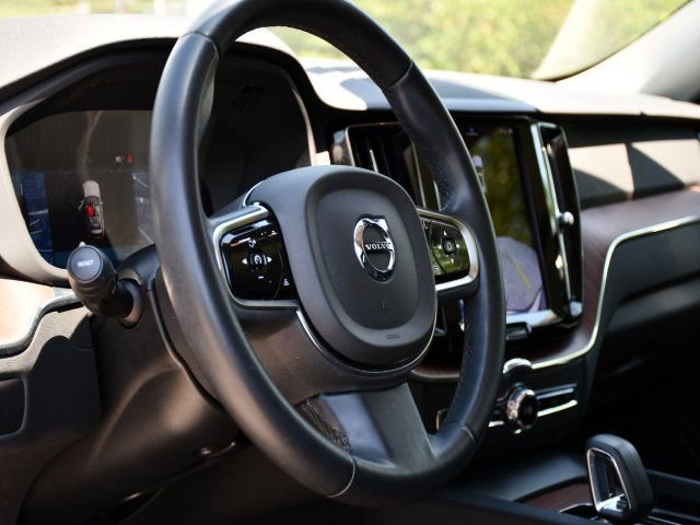 Certified 2023 Volvo XC60 B5 Plus w/ Protection Package Premier AWD/4WD image 10