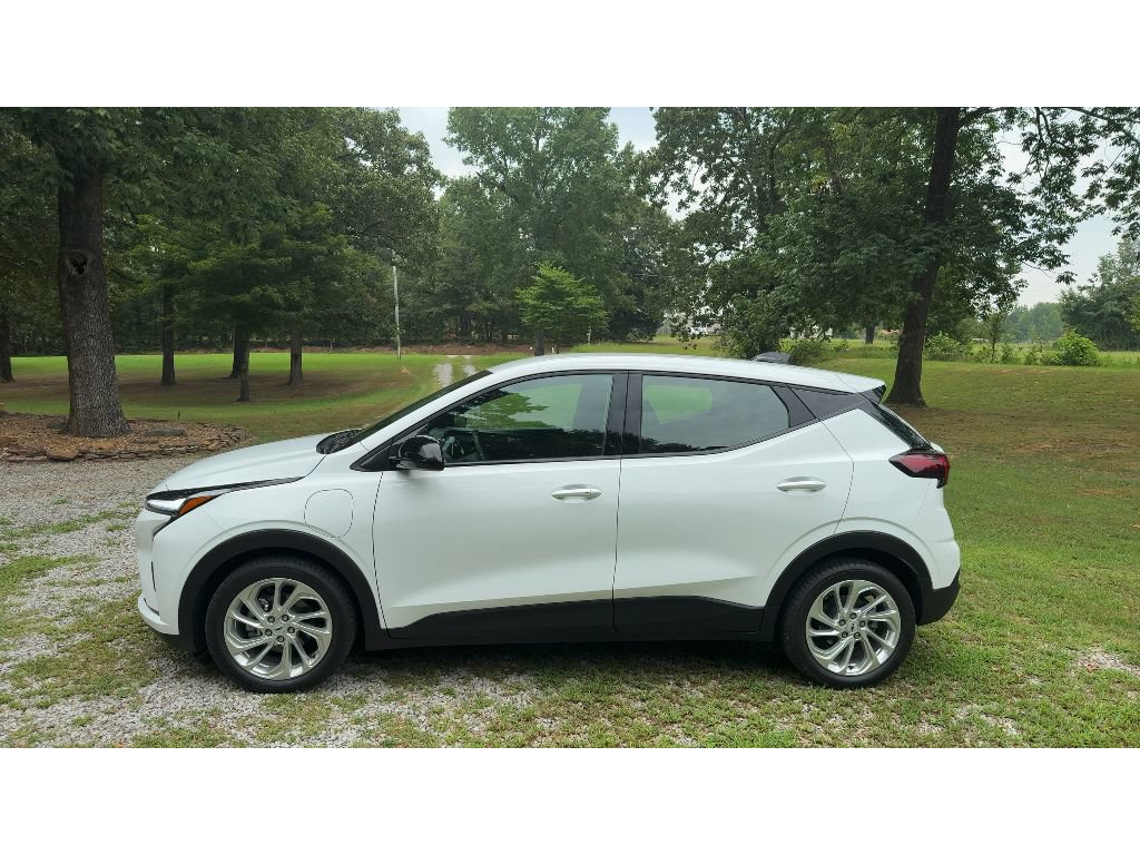 Used 2027 Chevrolet Bolt LT w/ Comfort Package FWD image 2