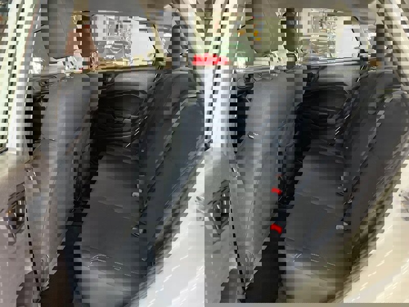 Used 2018 Ford Fiesta SE image 22