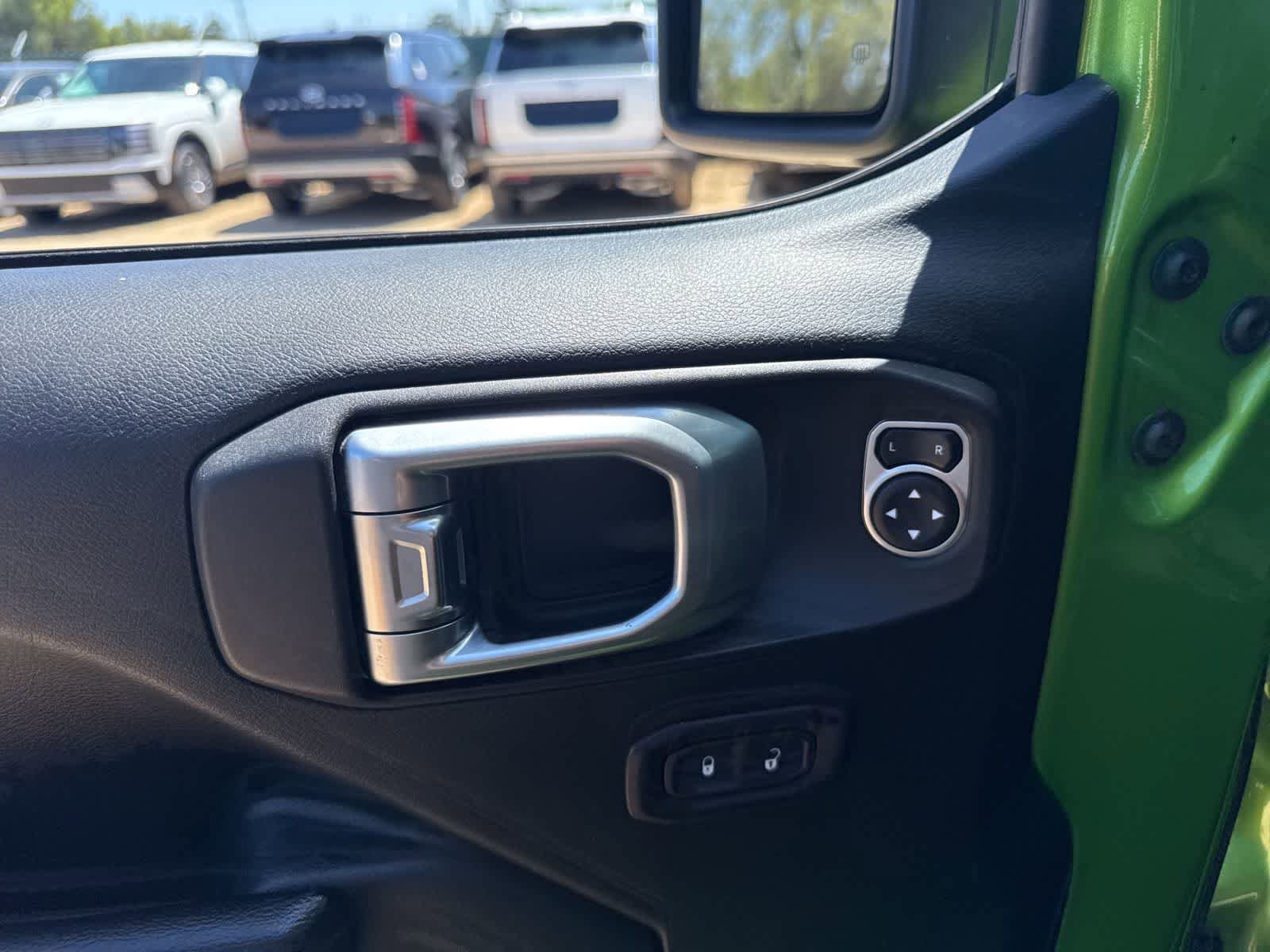 Used 2018 Jeep Wrangler Unlimited Sport S AWD/4WD image 17