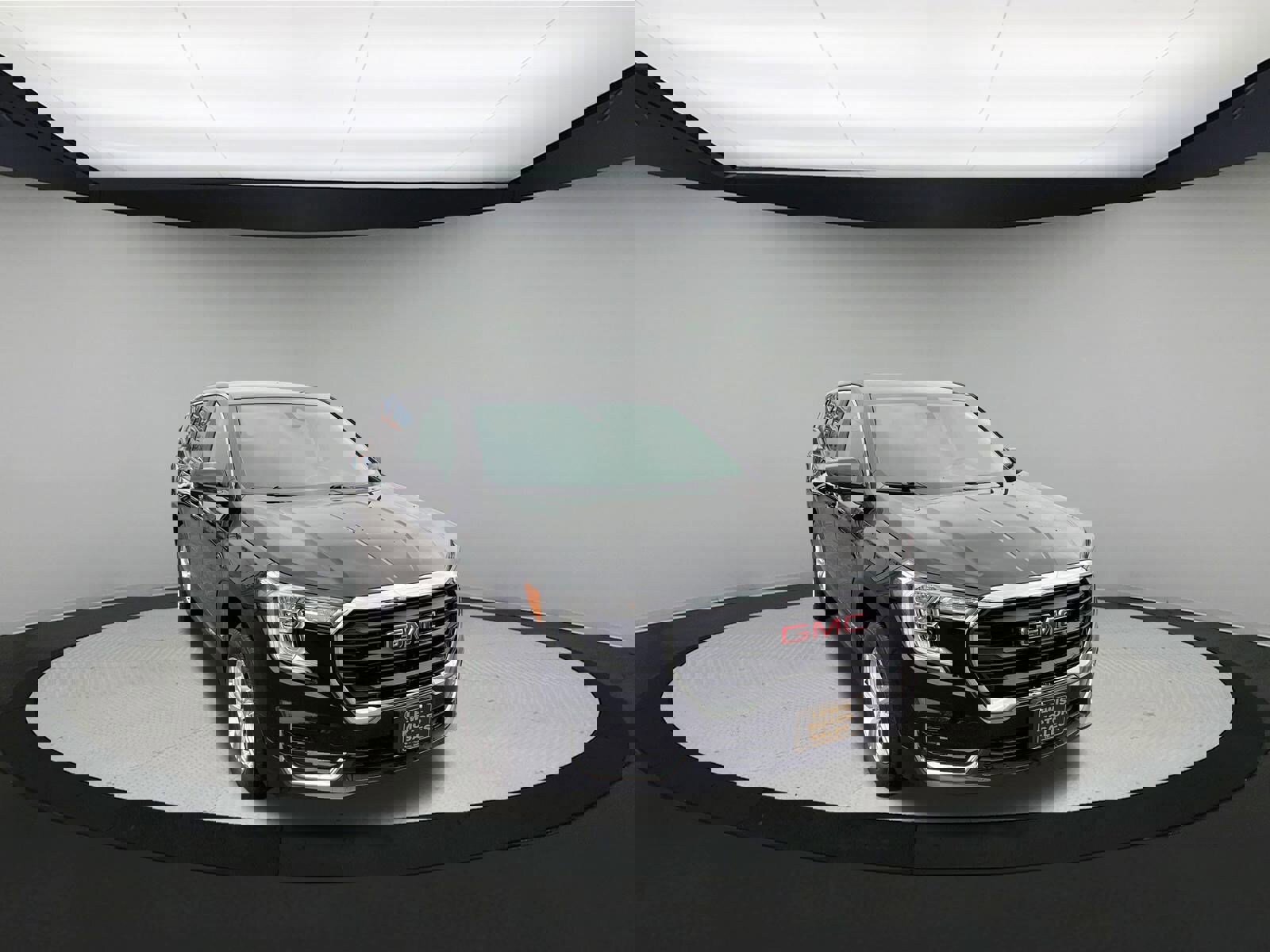 Used 2024 GMC Terrain SLE image 2