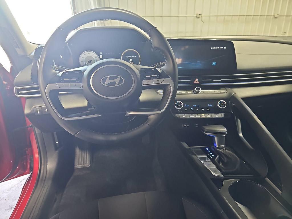 Certified 2025 Hyundai Elantra SEL FWD image 27