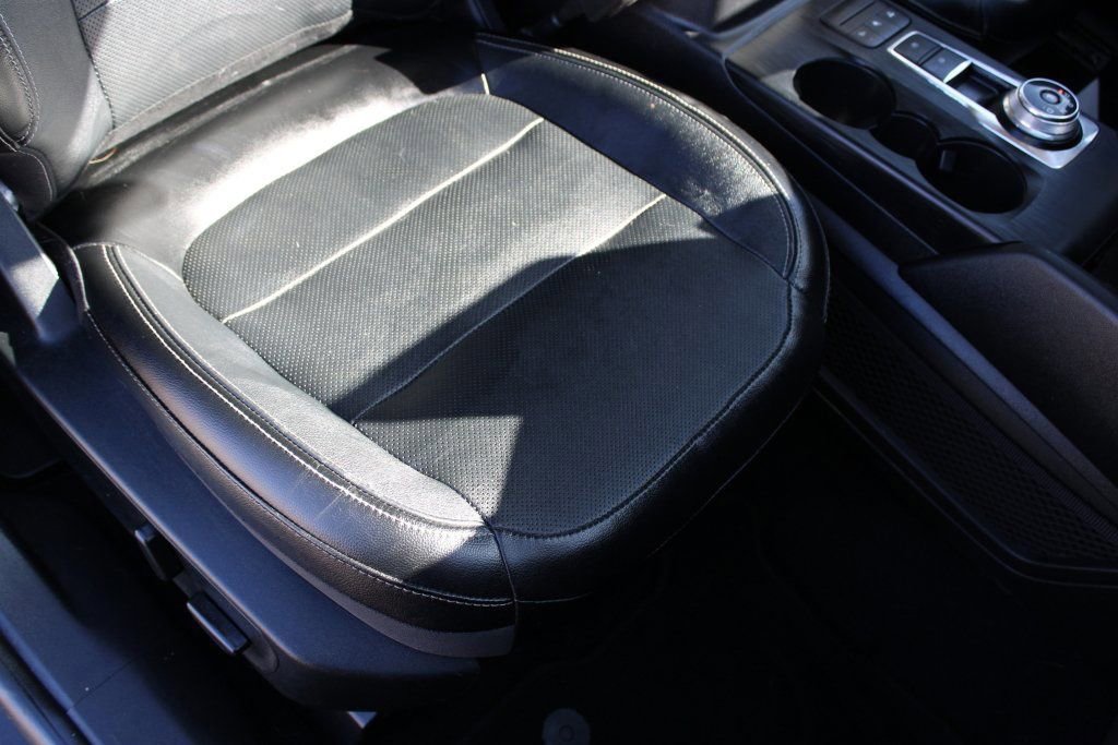 Used 2020 Ford Escape Titanium image 31