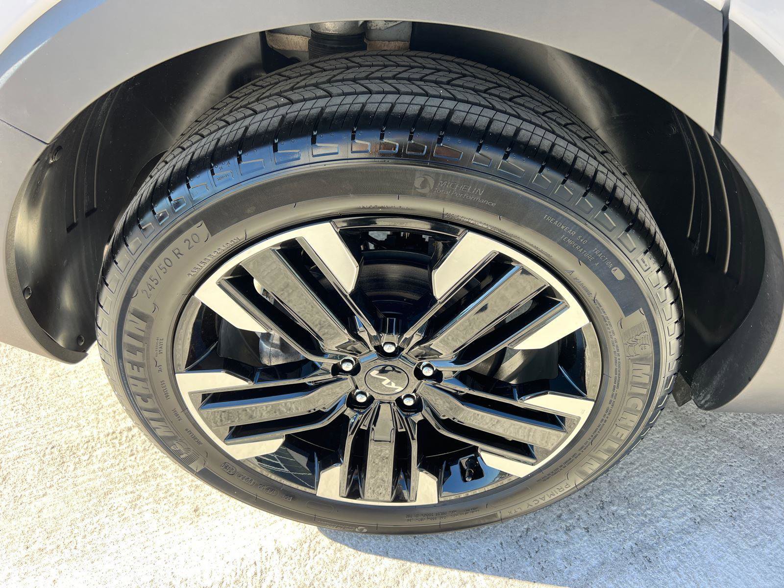 Used 2025 Kia Telluride SX image 17