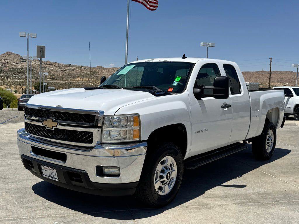 Used 2011 Chevrolet Silverado 2500 LT w/ Interior Plus Package AWD/4WD image 4