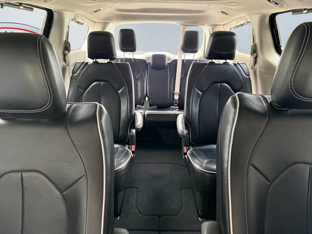 Used 2023 Chrysler Pacifica Limited FWD image 23