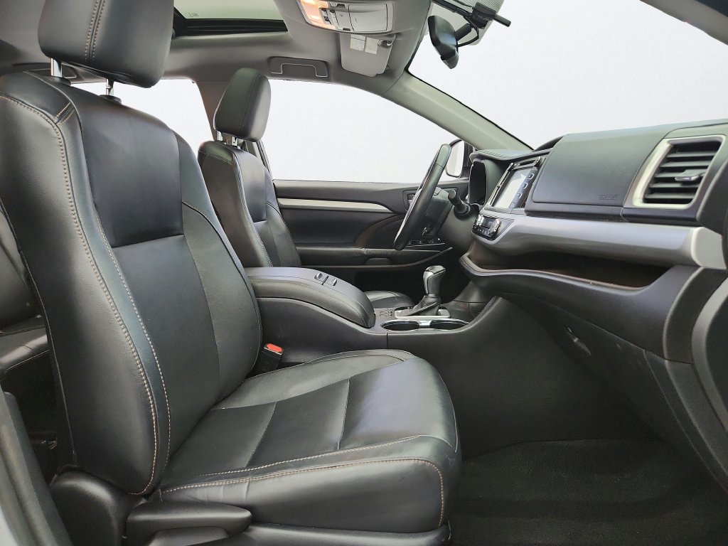 Used 2015 Toyota Highlander XLE AWD/4WD image 30
