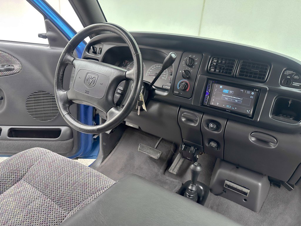 Used 2000 Dodge Ram 1500 Truck ST image 28