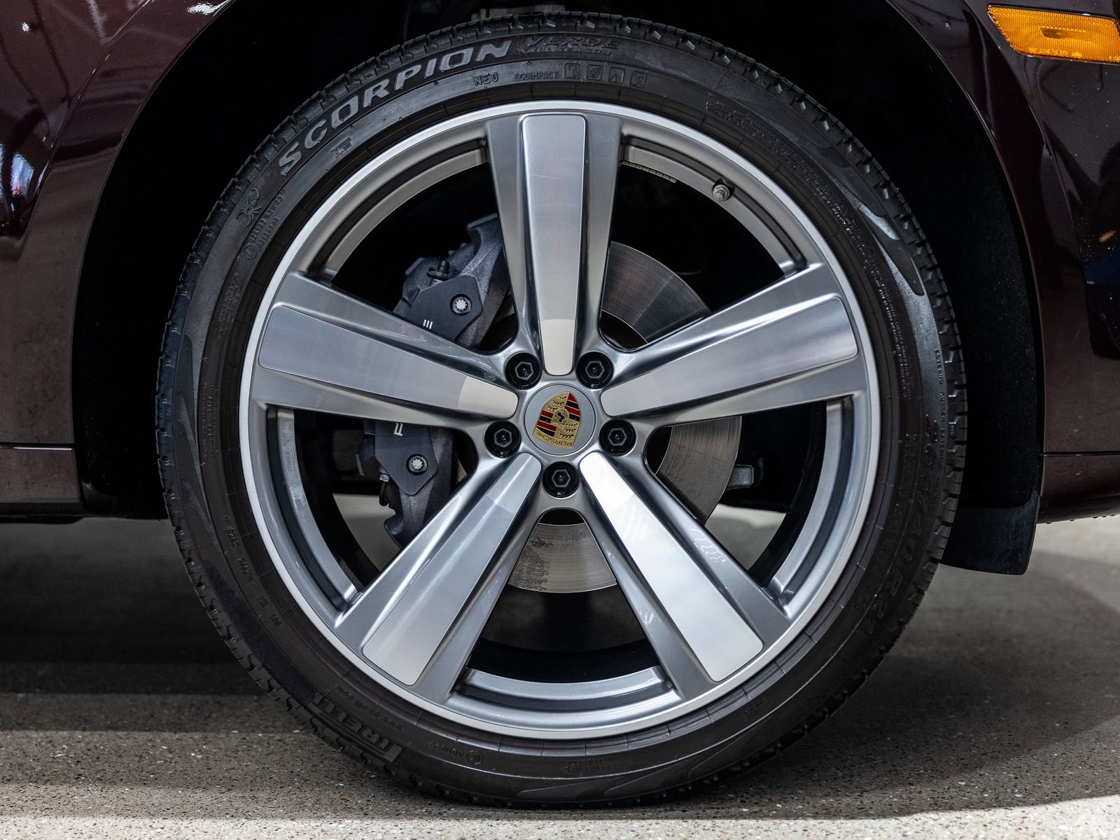 Certified 2024 Porsche Macan AWD/4WD image 21