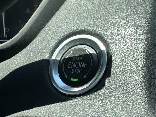 Used 2021 Cadillac XT4 Premium Luxury w/ Cold Weather Package FWD image 27