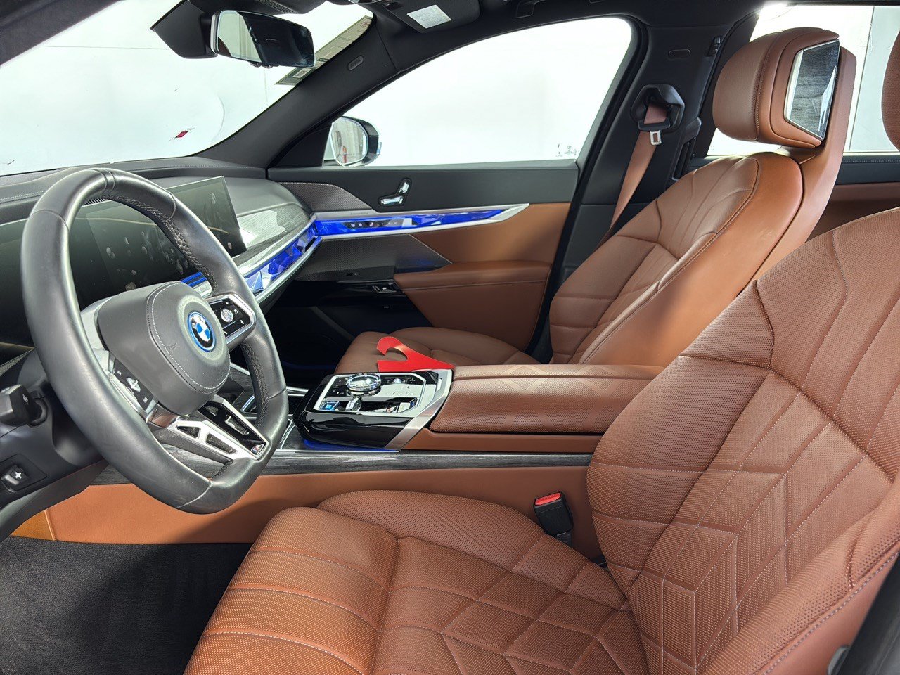 Certified 2023 BMW i7 xDrive60 AWD/4WD image 5