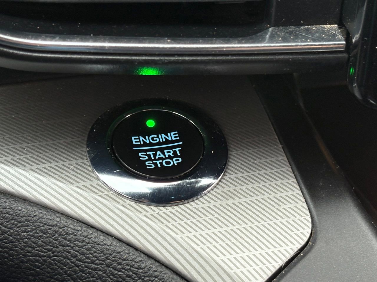 Used 2020 Ford Explorer XLT w/ Equipment Group 202A image 29