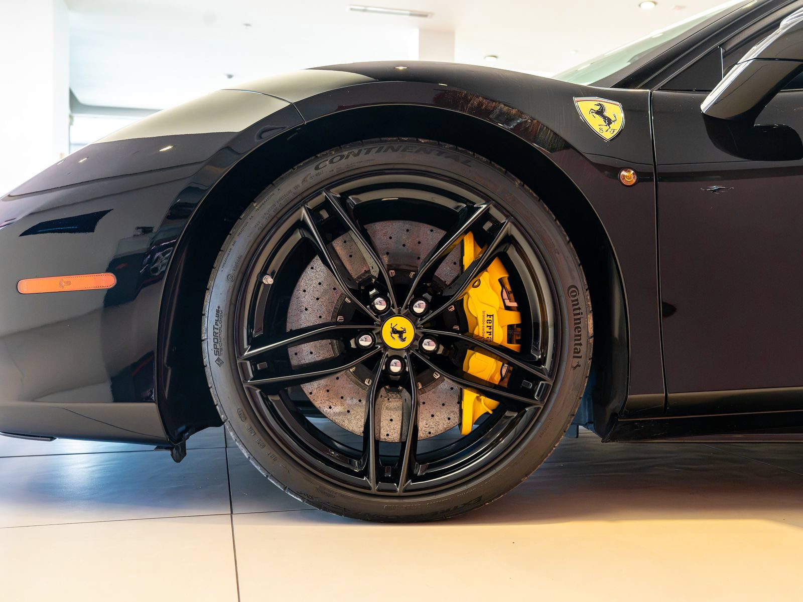 Certified 2018 Ferrari 488 GTB RWD image 3