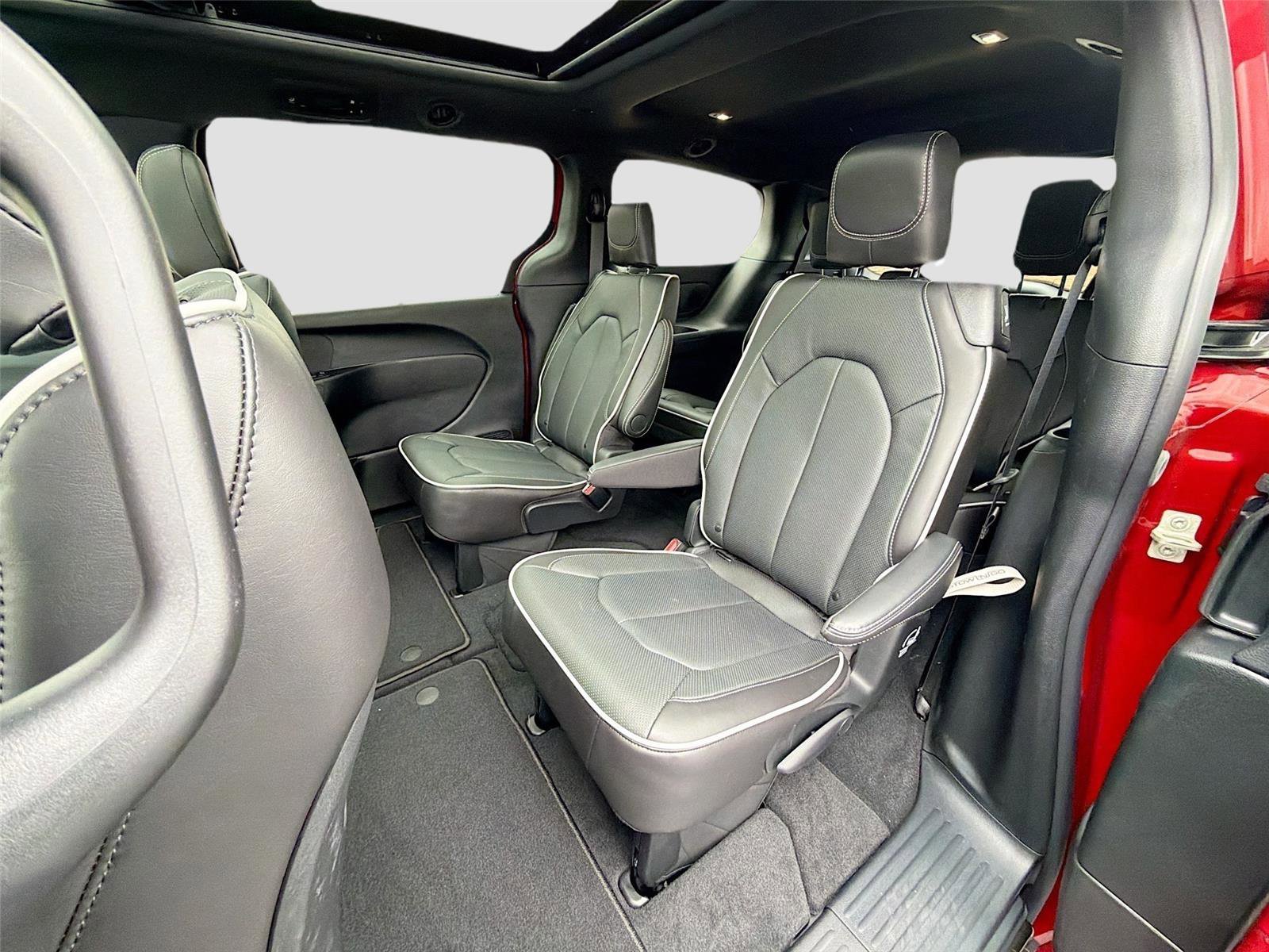 New 2026 Chrysler Pacifica Limited w/ Trailer Tow Group image 25