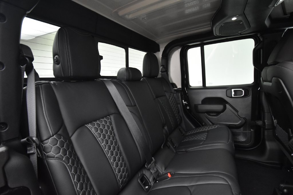 New 2026 Jeep Gladiator Rubicon w/ Technology Group AWD/4WD image 19