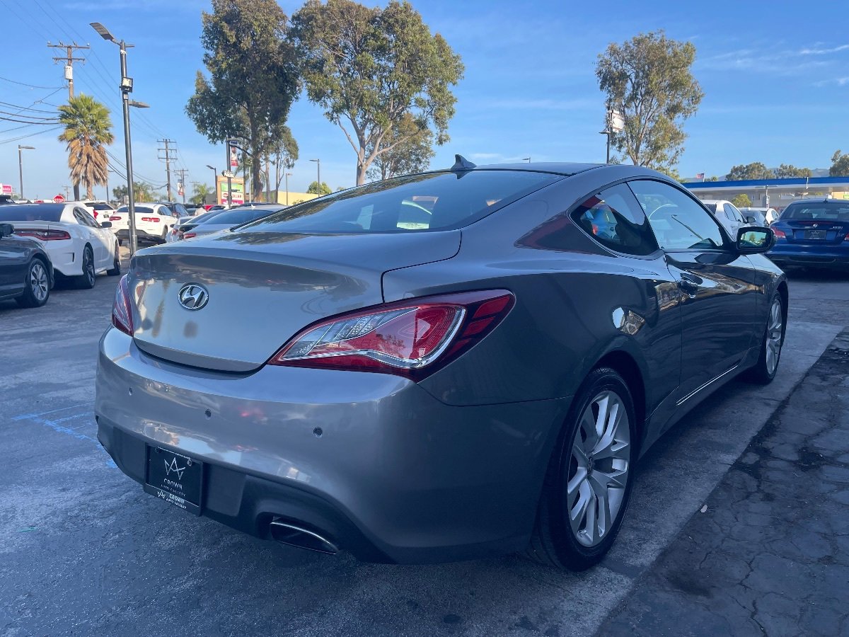 Used 2014 Hyundai Genesis 3.8 RWD image 5