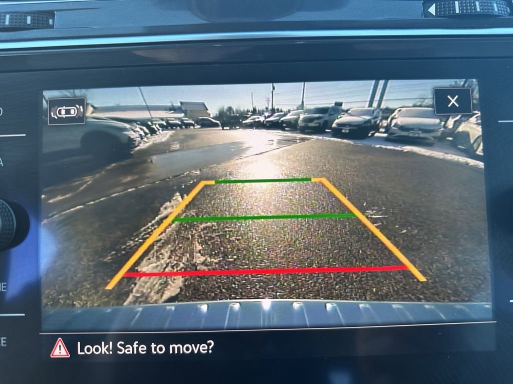 Used 2022 Volkswagen Tiguan SE w/ Panoramic Sunroof Package image 25