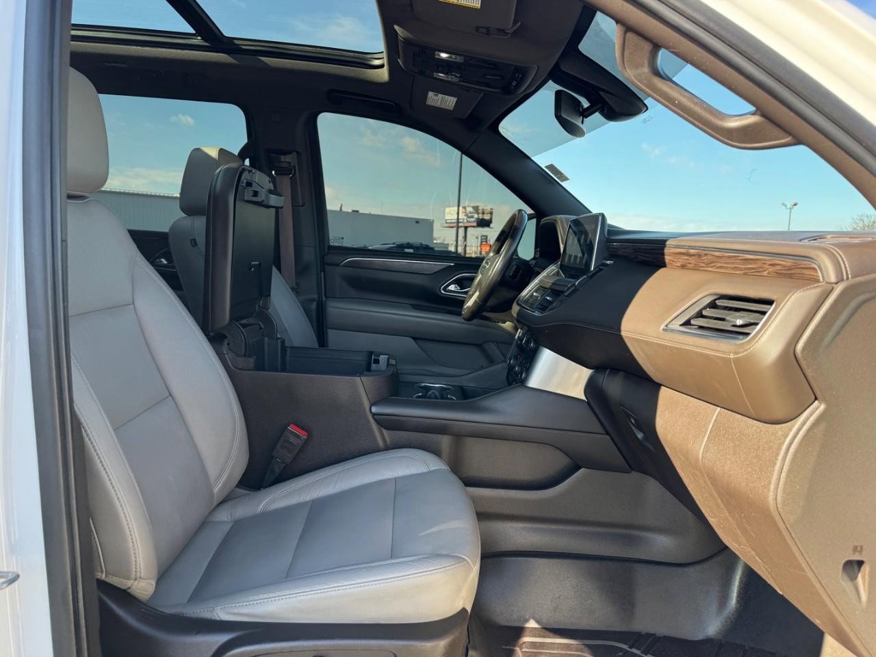 Used 2021 Chevrolet Suburban Z71 w/ Z71 Signature Package image 19