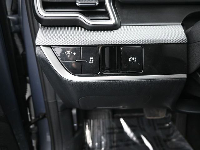 Used 2025 Kia Sportage LX image 14