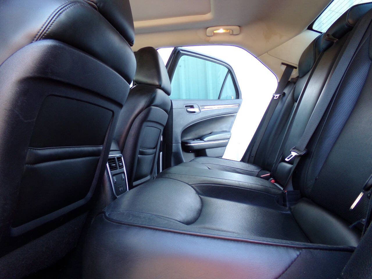 Used 2020 Chrysler 300 Limited image 21