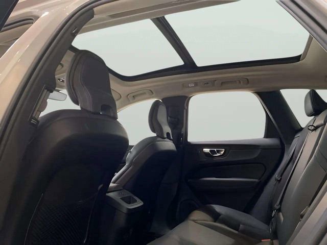 Used 2025 Volvo XC60 B5 Core AWD/4WD image 18