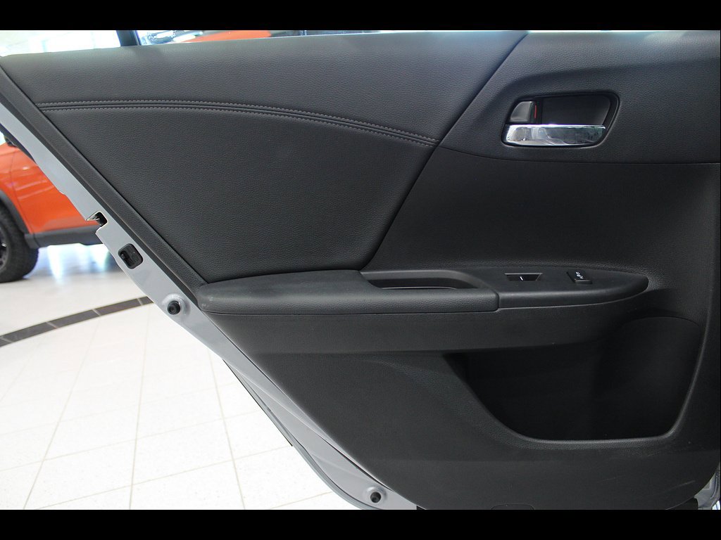 Used 2017 Honda Accord Touring image 18