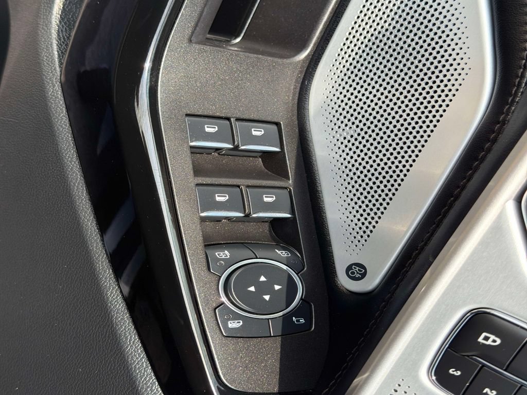 Used 2023 Ford Explorer Platinum w/ Technology Package AWD/4WD image 19