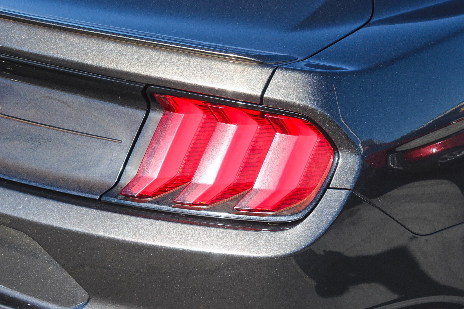 Used 2020 Ford Mustang Premium RWD image 10