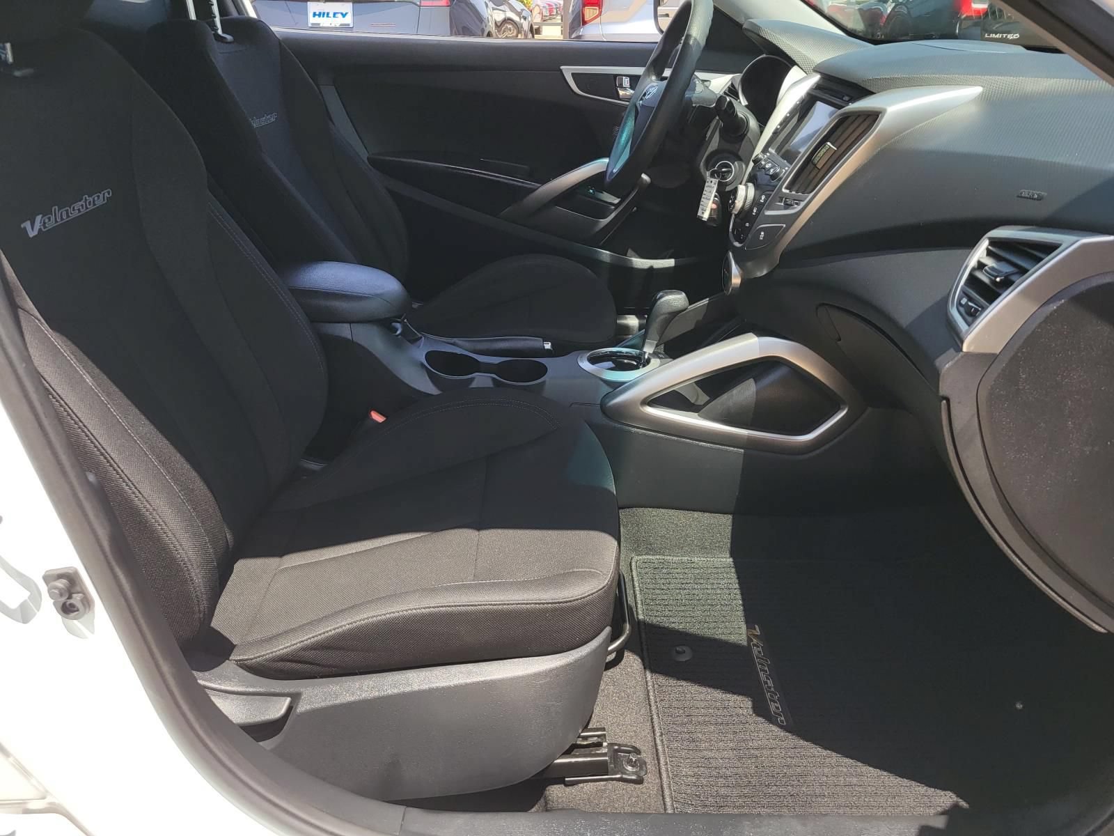 Used 2016 Hyundai Veloster FWD image 10