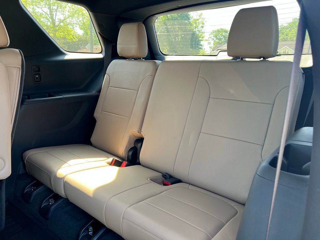 Used 2023 Chevrolet Traverse Premier w/ LPO, Floor Liner Package FWD image 6