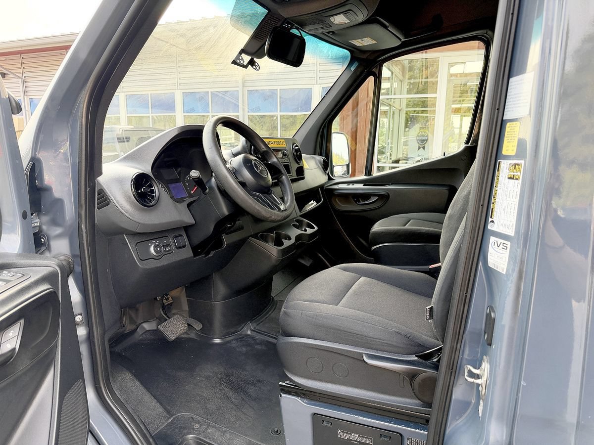 Used 2019 Mercedes-Benz Sprinter 144 image 38